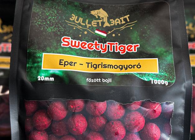 SweetyTiger termékcsalád, Eper - Tigrismogyoró ízesítésben (etető bojli, csalizó bojli, popup, booster) SweetyTiger termékcsalád, Eper - Tigrismogyoró ízesítésben (etető bojli, csalizó bojli, popup, booster)